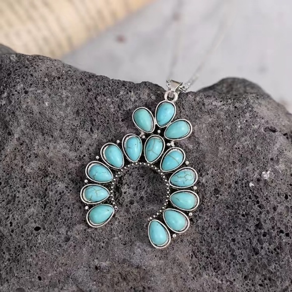 NEW Boho Western Faux Turquoise Pendant Necklace - Picture 1 of 3